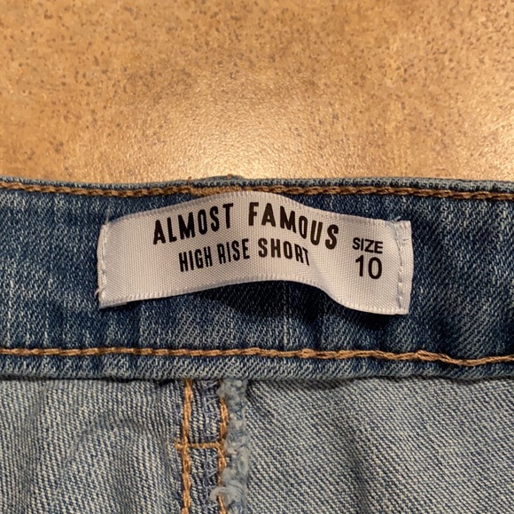 Juniors Almost Famous jean shorts size 10 - Picture 4 of 7